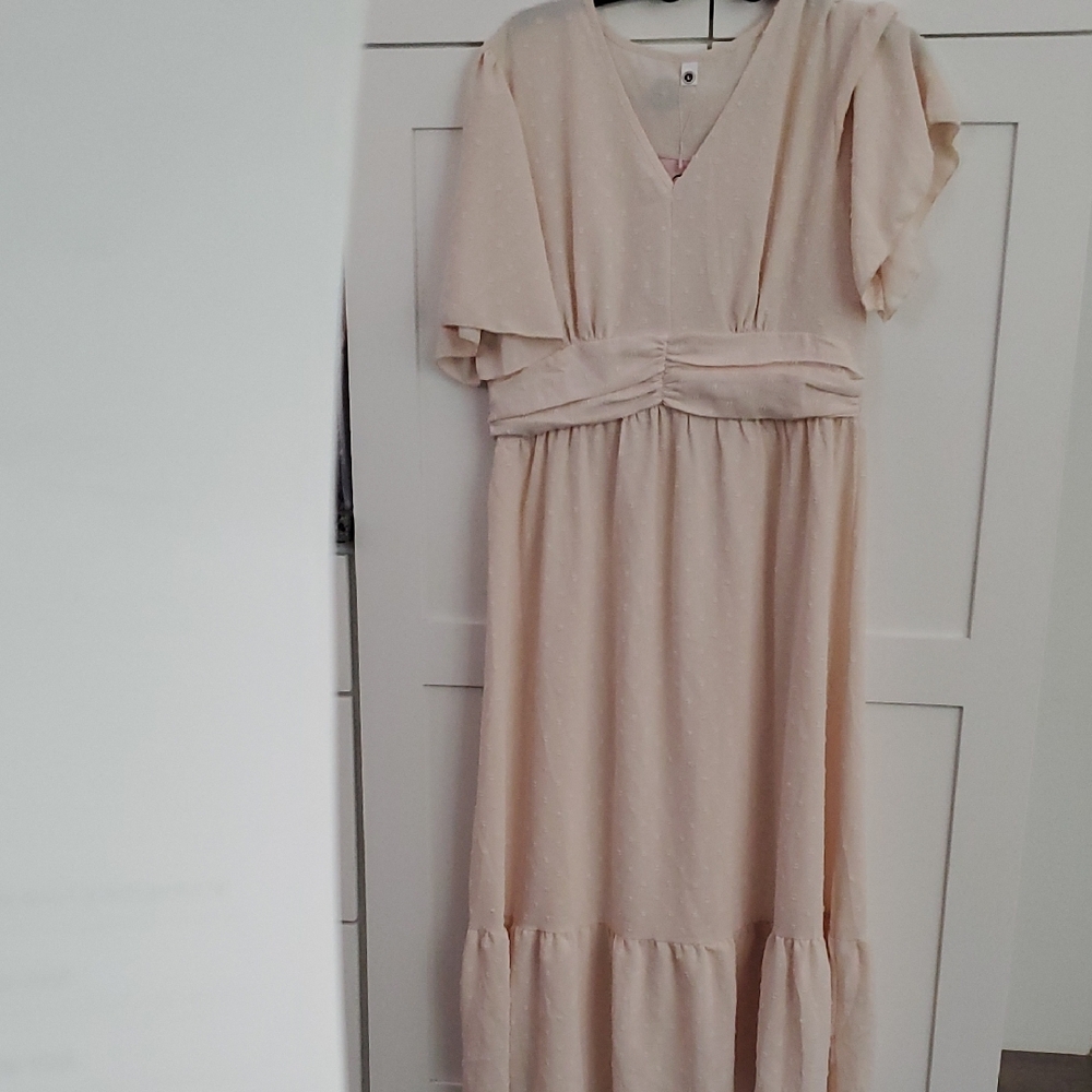 chic Soft Blush Dress with V-Neck